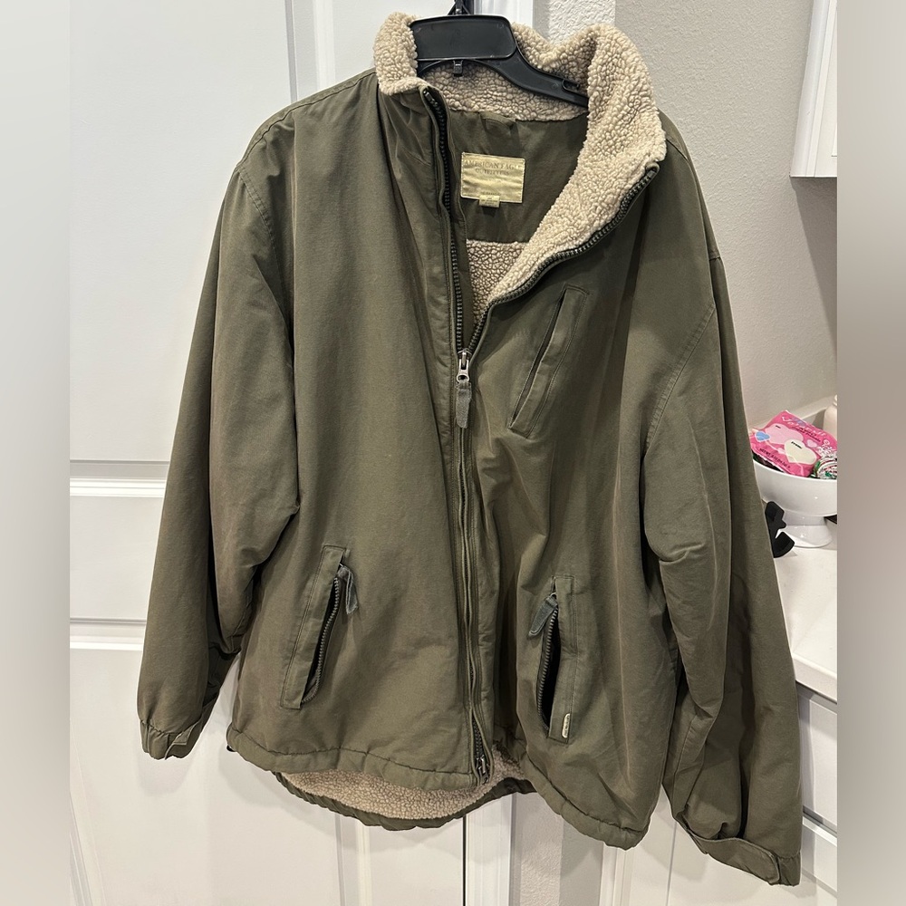 American Eagle Sherpa Lined Jacket Green Military Bomber Full Zip, size XL.